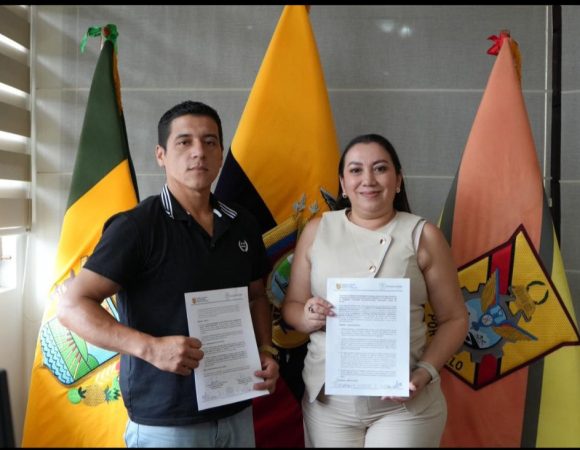 SE REALIZO LA FIRMA DE CONVENIO ENTRE EL GAD MUNICIPAL PORTOVELO Y GAD SALATI